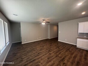 115 Rue Chateau Royal Dr in Youngsville, LA - Foto de edificio - Building Photo