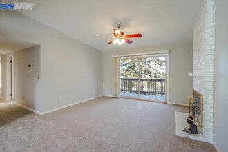 2055 Sierra Rd, Unit 111 in Concord, CA - Foto de edificio - Building Photo