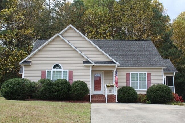105 Tillage Pl in Pikeville, NC - Building Photo - Building Photo