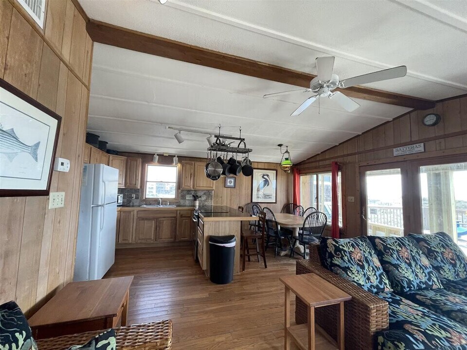 57154 Lighthouse Rd in Hatteras, NC - Foto de edificio