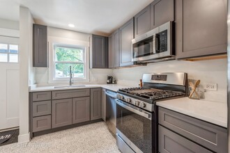 932 Hazel Ave in Deerfield, IL - Building Photo - Building Photo