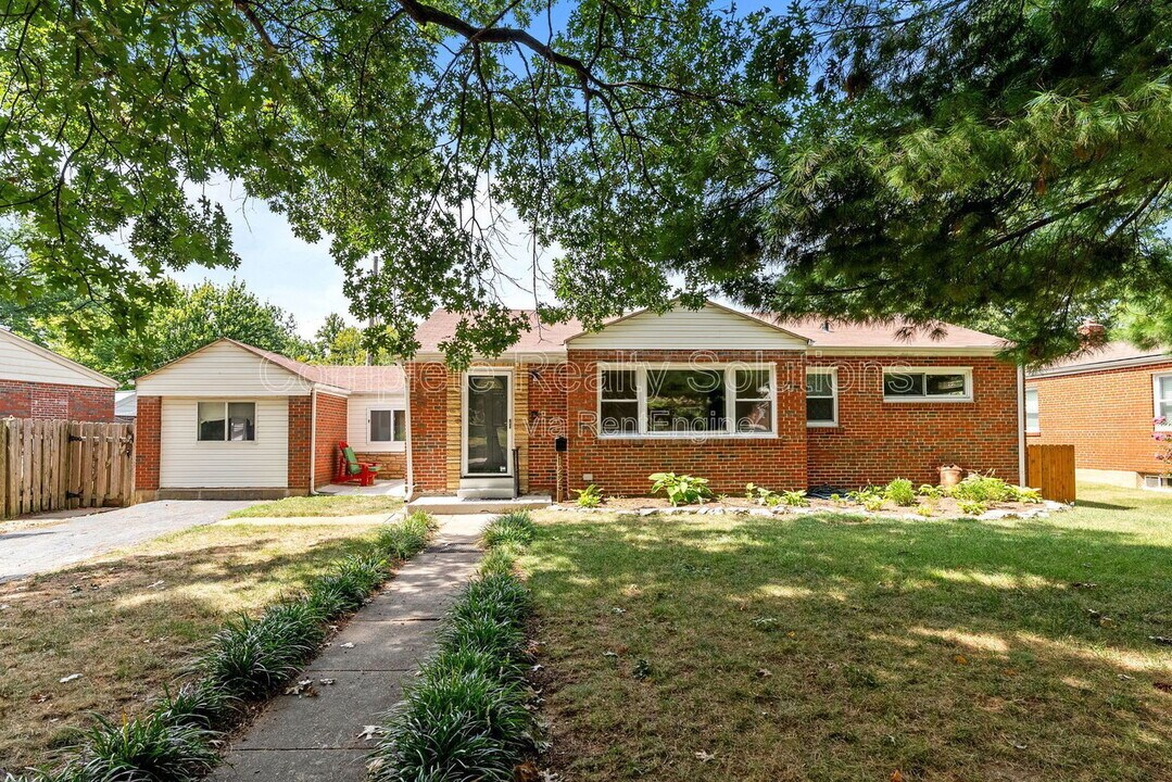1225 Buck Ave in Richmond Heights, MO - Building Photo