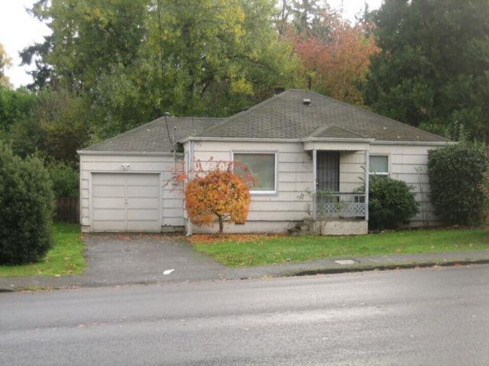 360 Madrona Ave S in Salem, OR - Building Photo