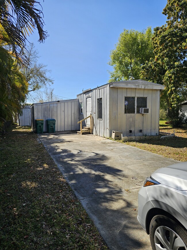 property at 1223 Hickory Ave