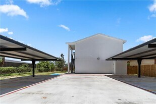 28 S 3rd St in Donna, TX - Building Photo