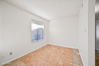 2602 W Winchcomb Dr in Phoenix, AZ - Building Photo - Building Photo