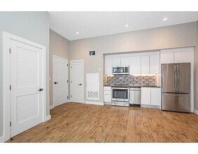 524 Main St-Unit -9 in Melrose, MA - Foto de edificio - Building Photo