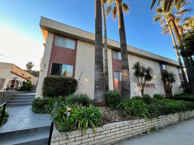 557 Orlando Ave in West Hollywood, CA - Building Photo - Building Photo