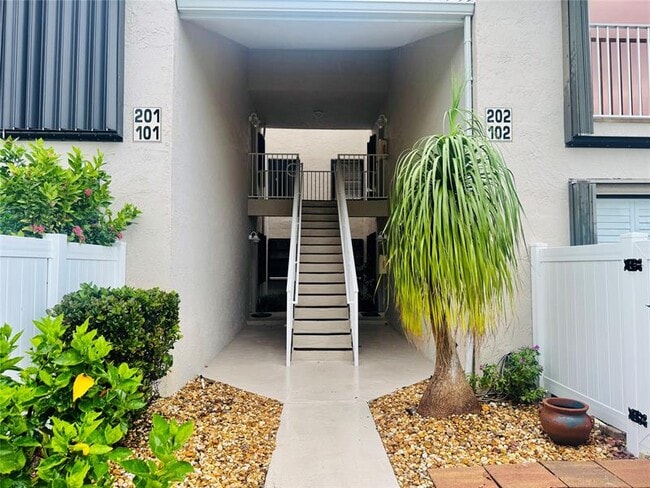 3216 S Lakeview Cir in Fort Pierce, FL - Building Photo - Building Photo