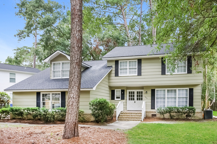 300 Stratford Dr in Summerville, SC - Foto de edificio