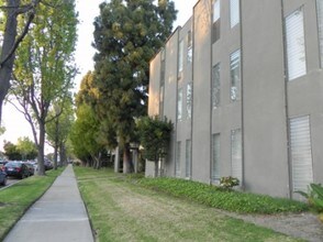 Fountainebleau Apartments in Orange, CA - Foto de edificio - Building Photo