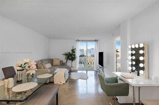 1020 Meridian Ave in Miami Beach, FL - Building Photo