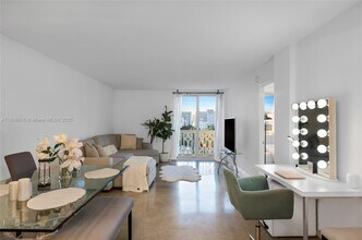 1020 Meridian Ave in Miami Beach, FL - Building Photo - Building Photo