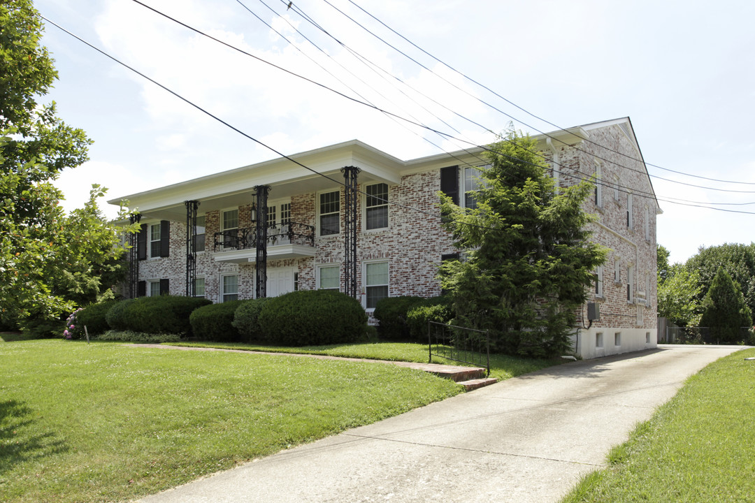 1936 Gardiner Ln in Louisville, KY - Building Photo