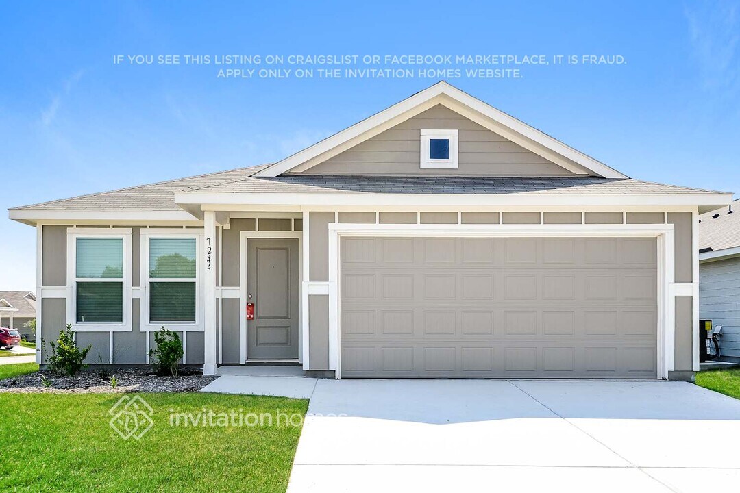 7244 Misty Smt Dr in Fort Worth, TX - Building Photo