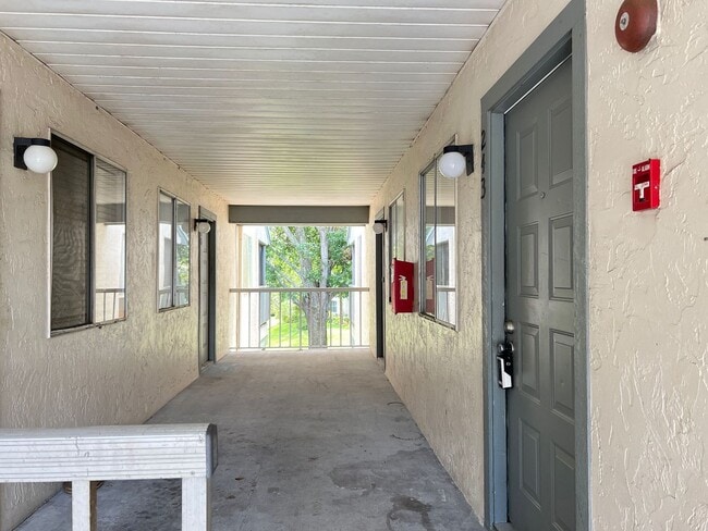 2065 Isle Royal Ct SE in Winter Haven, FL - Building Photo - Building Photo