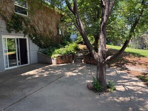 2261 W Briarwood Ave in Littleton, CO - Foto de edificio - Building Photo