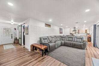 10714 Glenwood St in Corpus Christi, TX - Building Photo - Building Photo