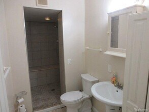 1026 E Muir Ave in Hazel Park, MI - Building Photo - Building Photo