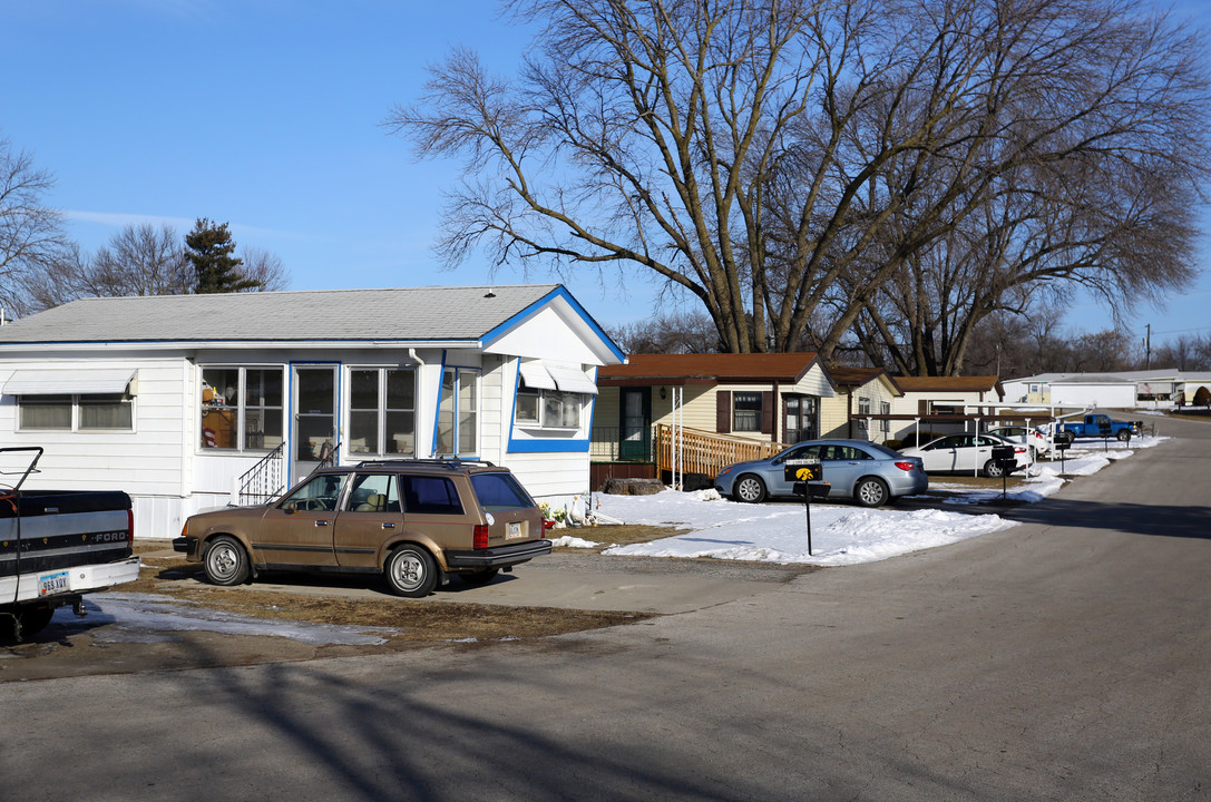 4325 E 29th St in Des Moines, IA - Foto de edificio