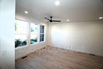 1333 N Webb Wy in Meridian, ID - Building Photo - Building Photo