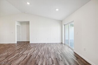 3334 NE 8th Pl in Cape Coral, FL - Building Photo - Building Photo