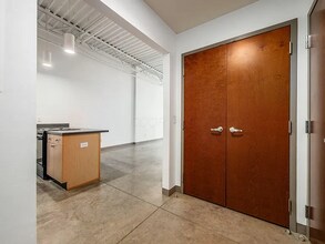 769 N High St, Unit 303 in Columbus, OH - Foto de edificio - Building Photo