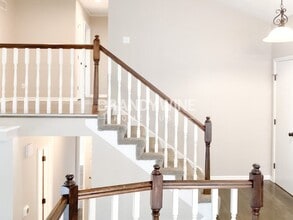 105 Sumac St in Smithville, MO - Foto de edificio - Building Photo