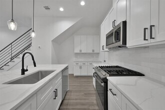 6402 Madrid St in Houston, TX - Building Photo - Building Photo
