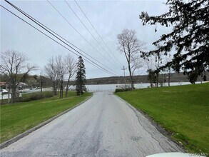 22 Lake Ave in Monroe, NY - Building Photo - Building Photo