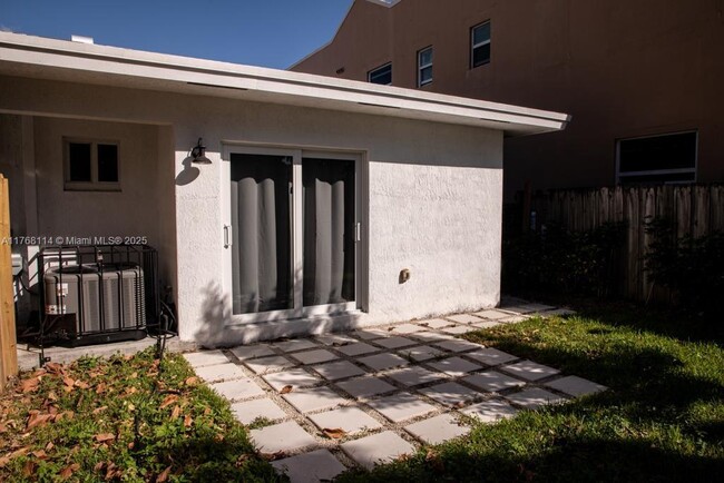 2800 SW 4th St in Miami, FL - Building Photo - Building Photo
