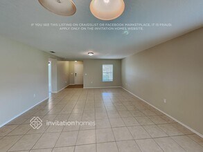 240 Star Shell Dr in Apollo Beach, FL - Foto de edificio - Building Photo