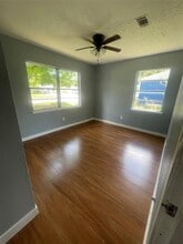 4806 Airport Blvd in Houston, TX - Building Photo - Building Photo