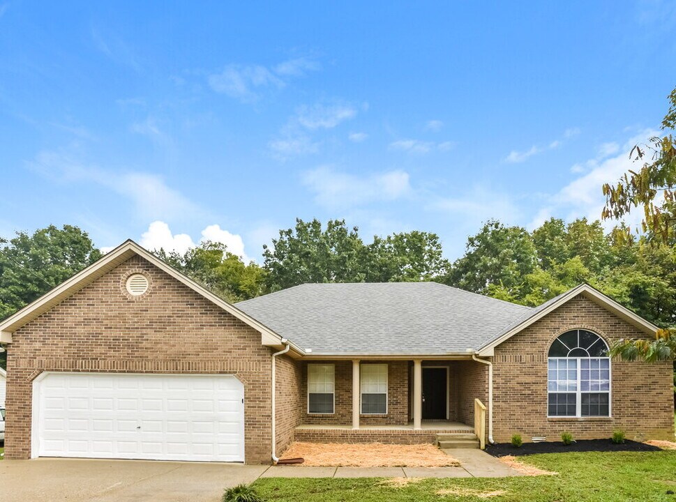 171 Bill Stewart Blvd in La Vergne, TN - Building Photo
