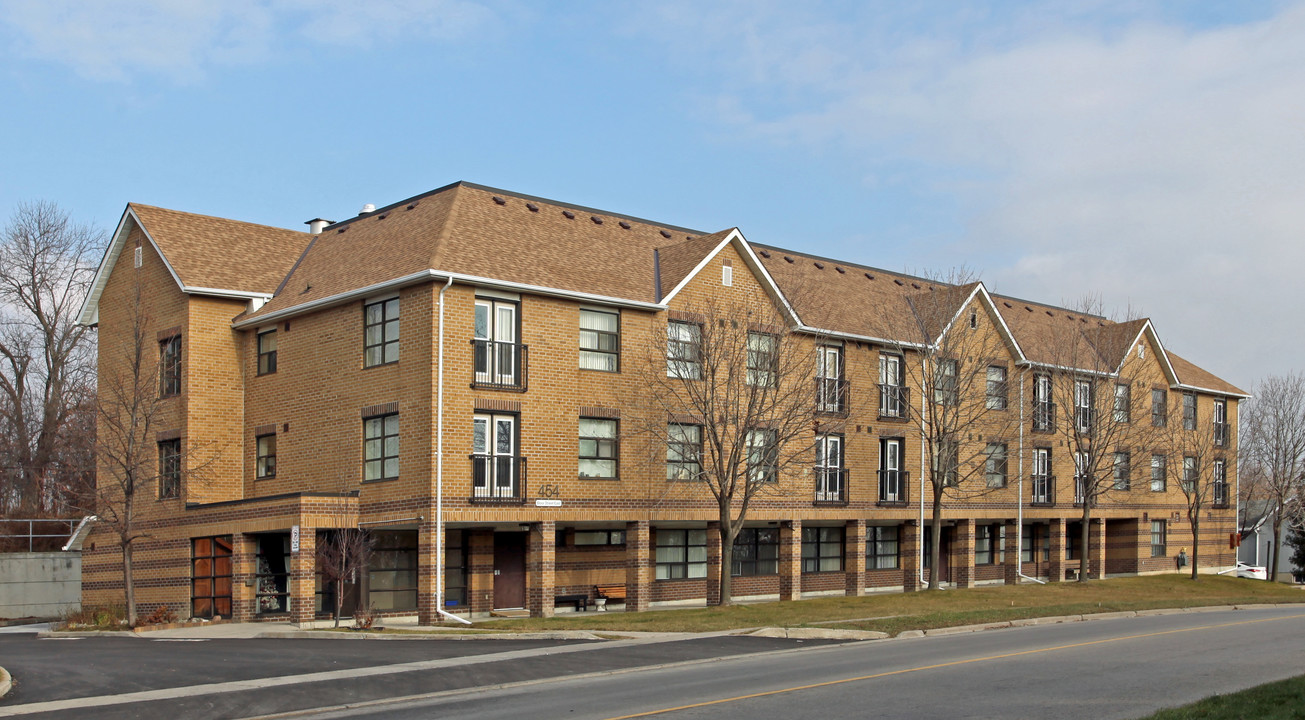 454 Bloor St E in Oshawa, ON - Building Photo