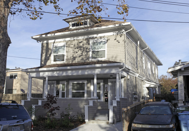 3337 King St in Berkeley, CA - Foto de edificio - Building Photo