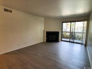 1318 B St-Unit -B112 in Hayward, CA - Building Photo - Building Photo