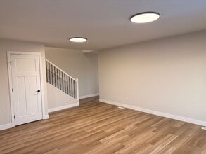 3936 Lakehurst Cir in Anchorage, AK - Building Photo - Building Photo