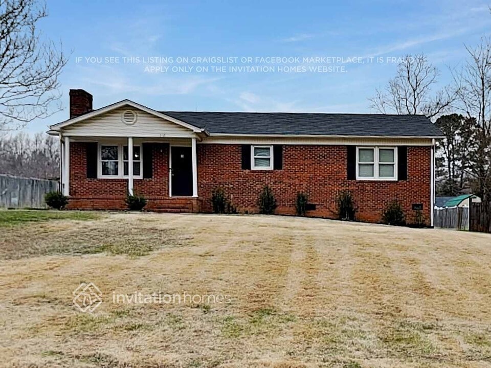 208 Ferncliff Dr in Gastonia, NC - Building Photo