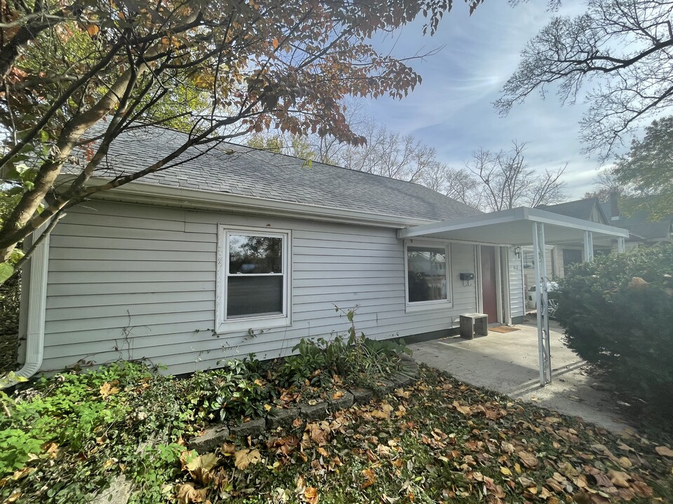 817 S Henderson St in Bloomington, IN - Building Photo