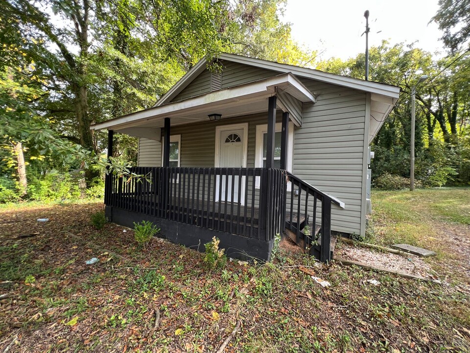 615 W Granite Ave in Gastonia, NC - Building Photo