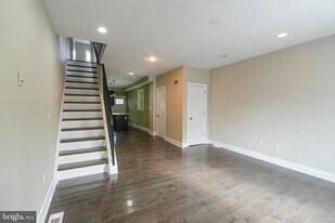 2633 Tasker St in Philadelphia, PA - Building Photo