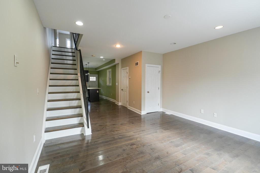 2633 Tasker St in Philadelphia, PA - Building Photo