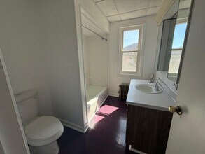 152 Furnace St, Unit 2 in North Adams, MA - Foto de edificio - Building Photo