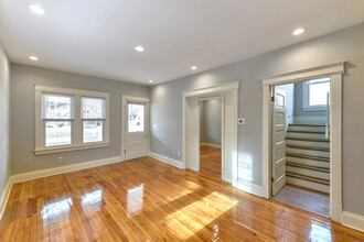 3756 S Whitnall Ave in Milwaukee, WI - Foto de edificio - Building Photo