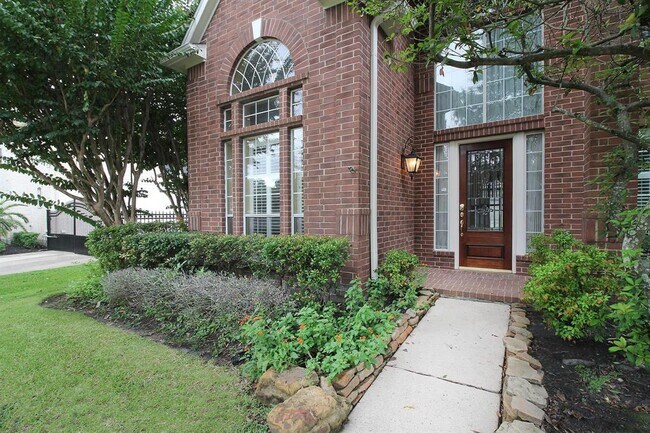 18811 Cypress Chateau Dr in Spring, TX - Foto de edificio - Building Photo