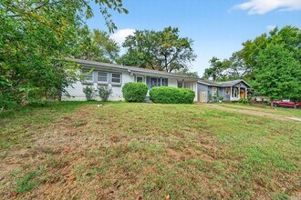 1112 Redbud Rd in Denison, TX - Building Photo - Building Photo