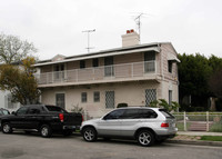 118-124 N Flores St in Los Angeles, CA - Building Photo - Building Photo