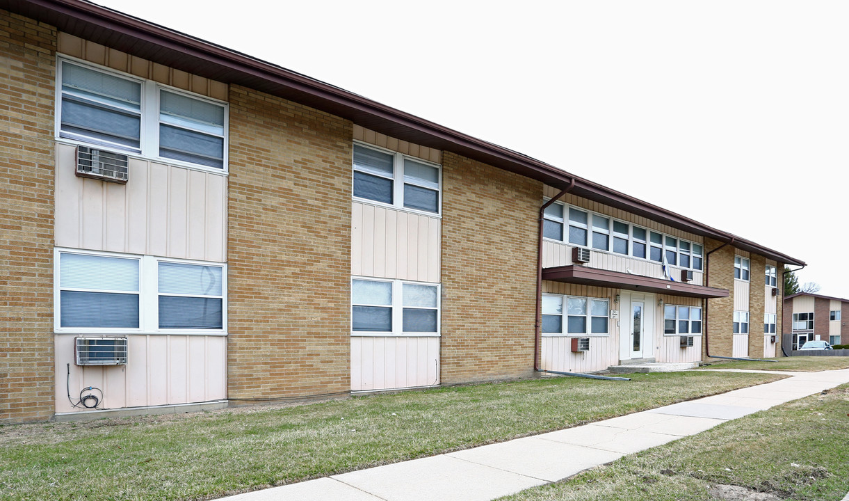 Pleasant Plaza in Racine, WI - Foto de edificio