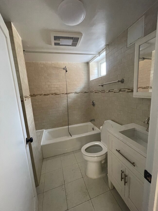 2544 Yates Ave, Unit Walk-in